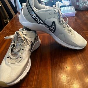 Nike legend essential 2premium